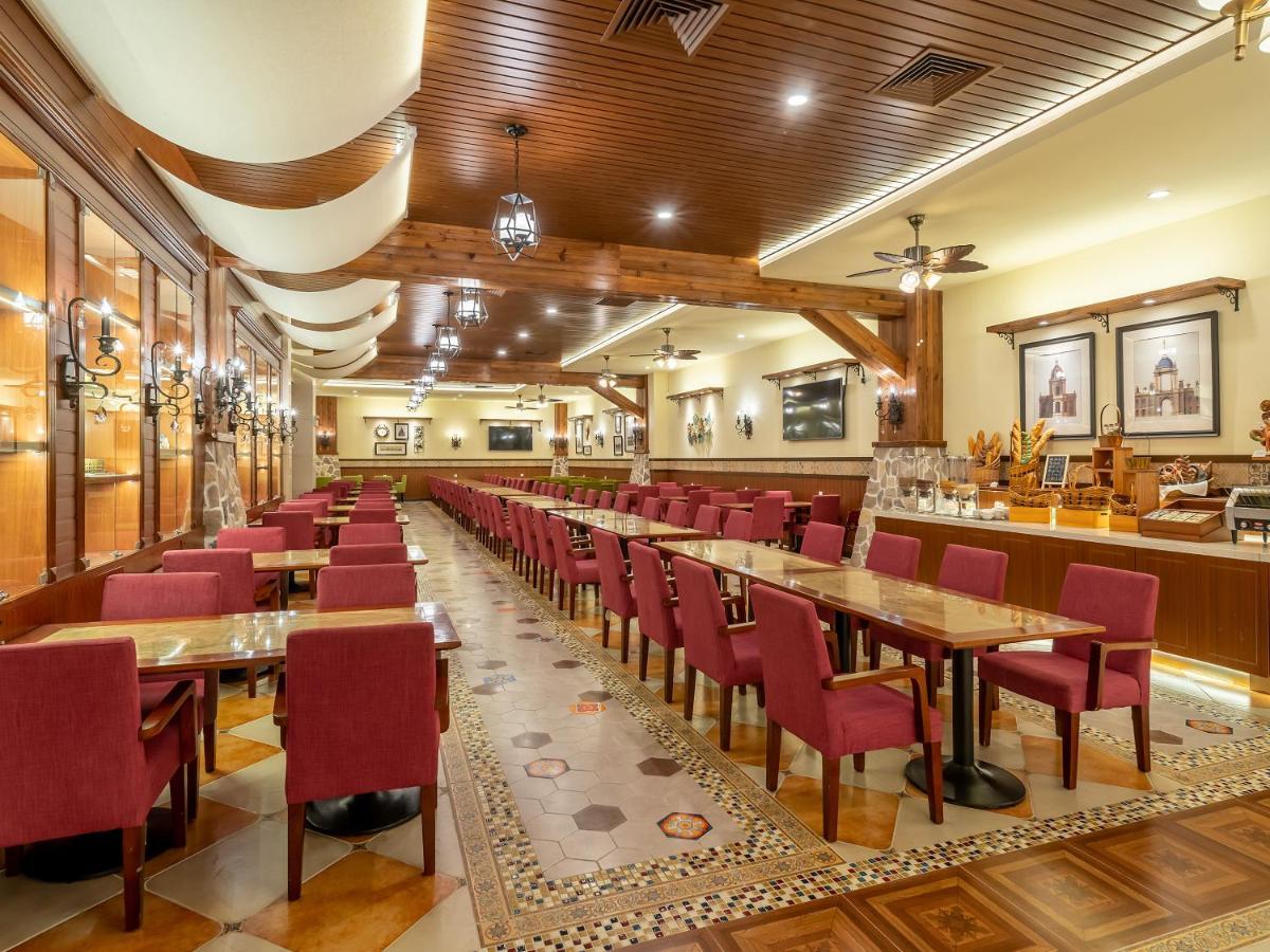 Hotel Wyndham Hongqiao-near Necc 5*