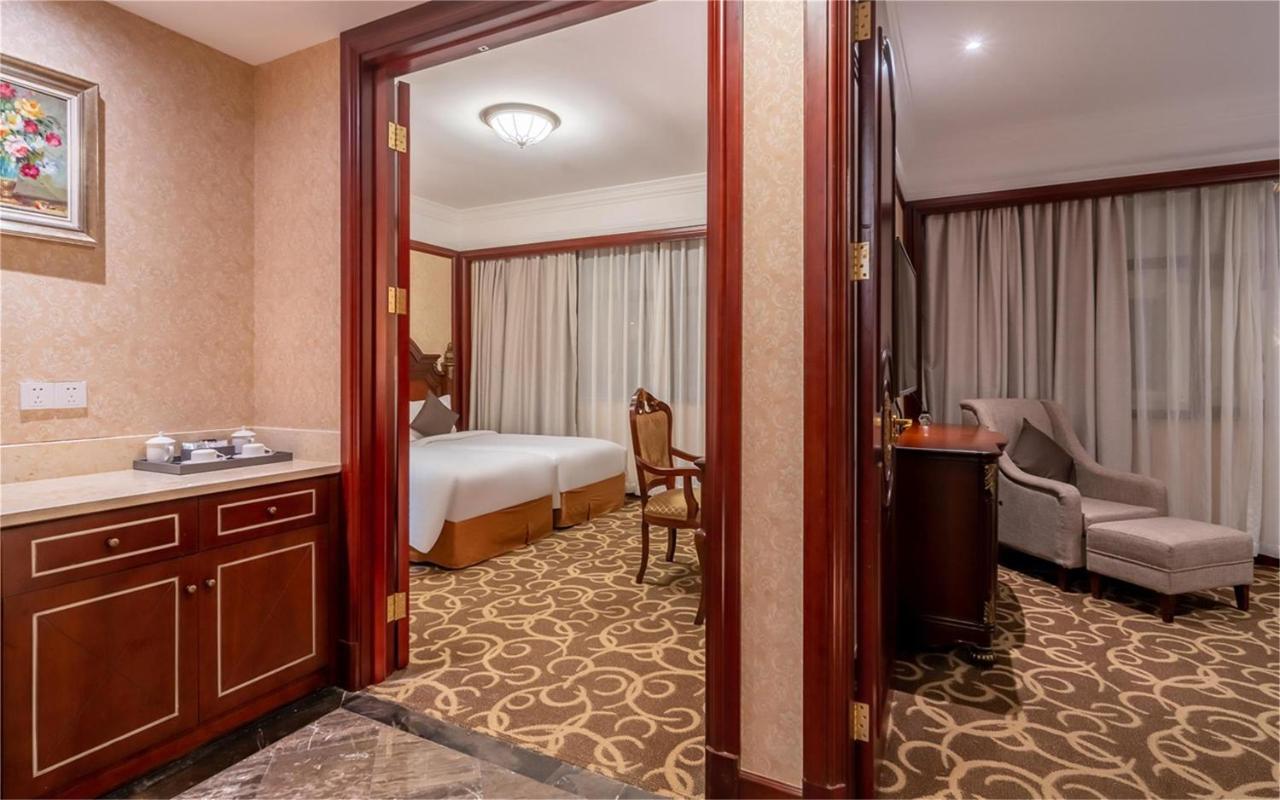 Hotel Wyndham Hongqiao-near Necc 5*