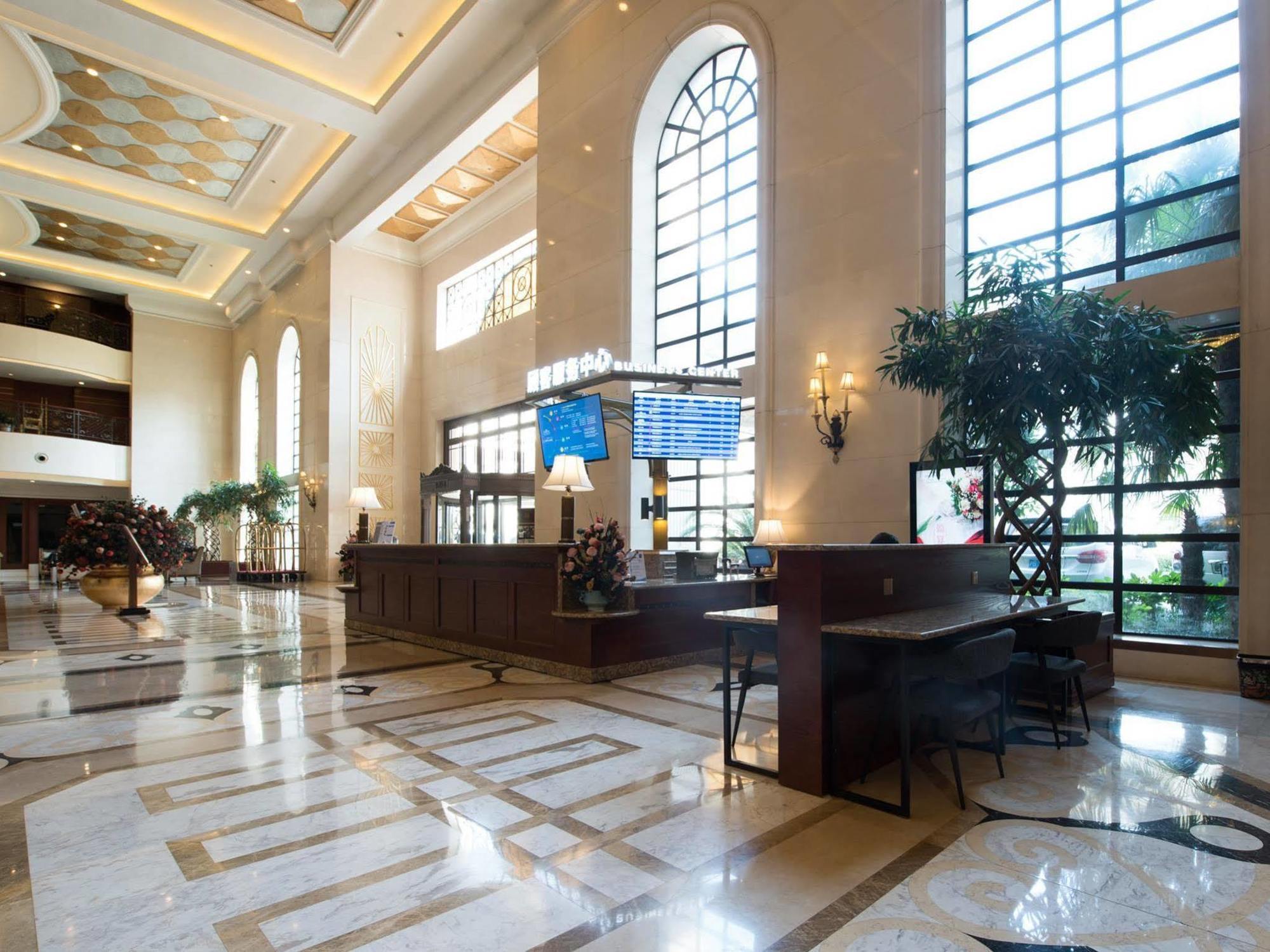 Hotel Wyndham Hongqiao-near Necc