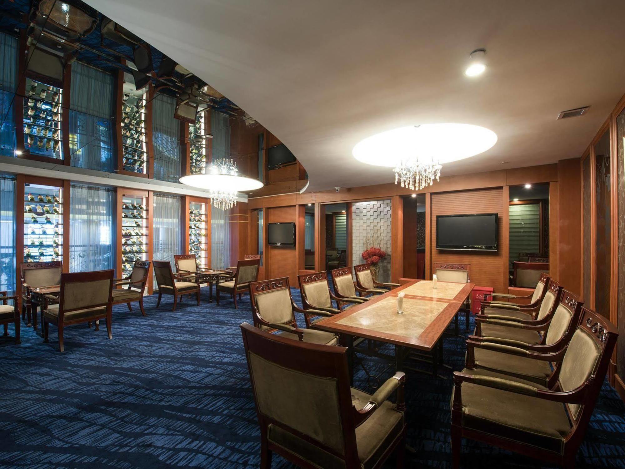 Hotel Wyndham Hongqiao-near Necc 5*